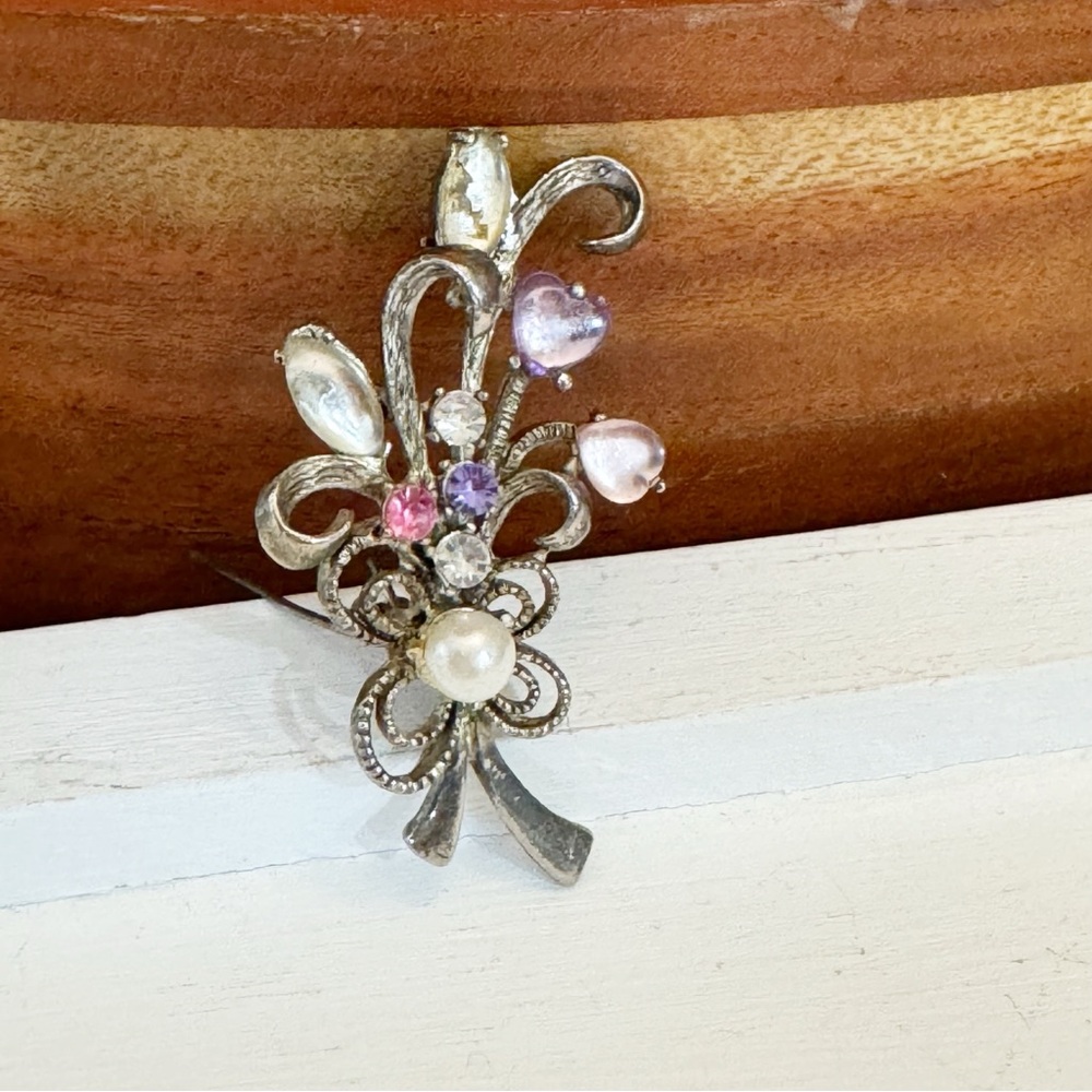 Vintage 1950s Silver ToneP Faux Pearl Rhinestone Flower Bouquet Brooch - Picture 2 of 7